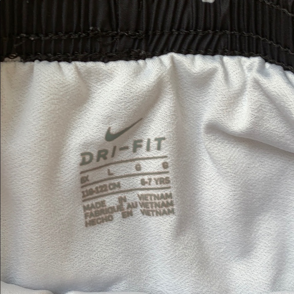 Shorts - Picture 3 of 3